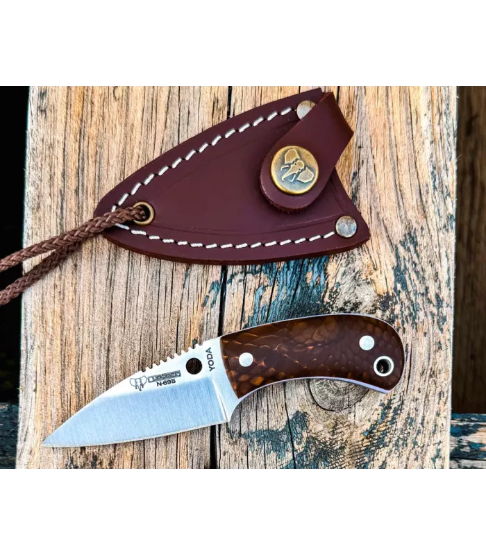 Coltelli Yoda Juma mango marrone di Cudeman, fodera in pelle ⚔️