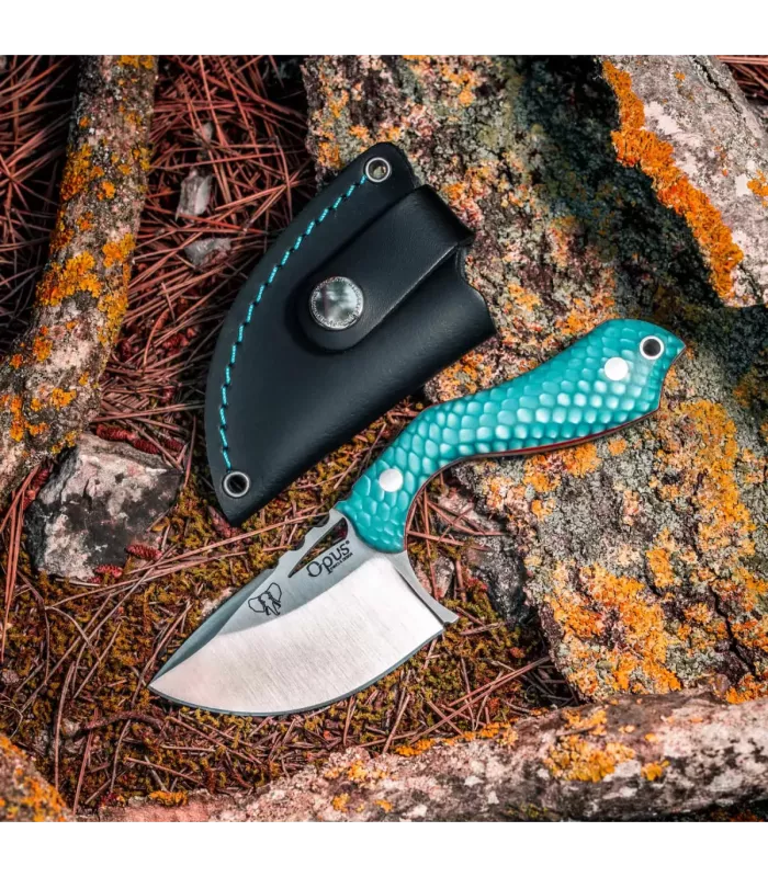 Cuchillo Pyrana, juma azul y funda de cuero negra ⚔️