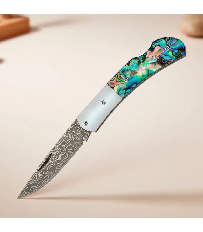 Albainox lom med perlemorskaft og damaskusstålblad (15,2 cm). ⚔️