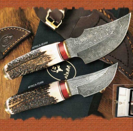 Cuchillo africa con mango de asta de ciervo y hoja de acero de Damasco 450x441 - Coltelli con manico in corno di cervo
