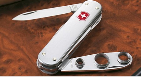 navaja victorinox 450x245 - Storia dei coltellini svizzeri
