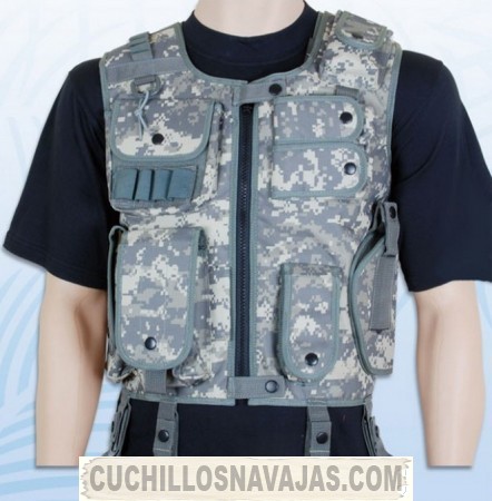 Chaleco tactico en color camuflaje 442x450 - La moda dell'abbigliamento militare