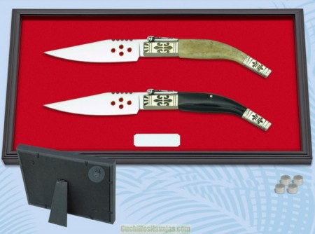 Set expositor con cristal con navajas 450x334 - Espositori per coltelli e coltellini a serramanico